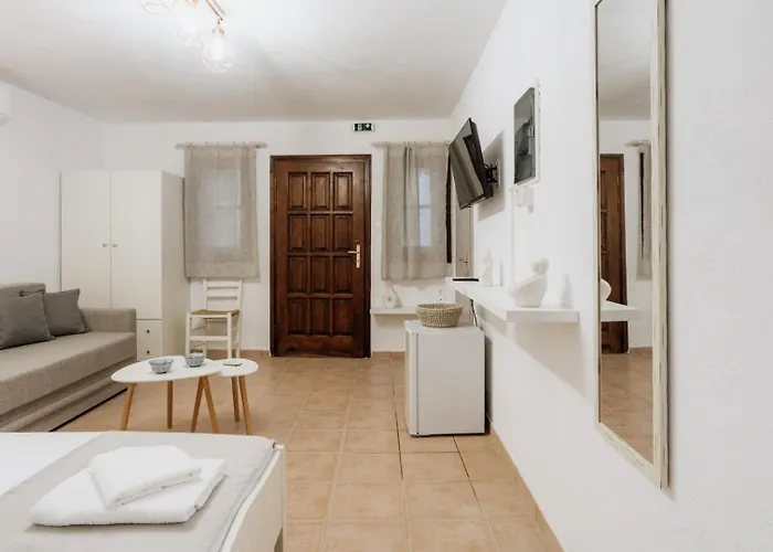 Pelion Mare Near The Sea Daire