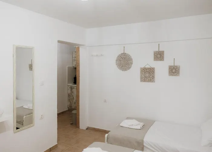 Pelion Mare Near The Sea *