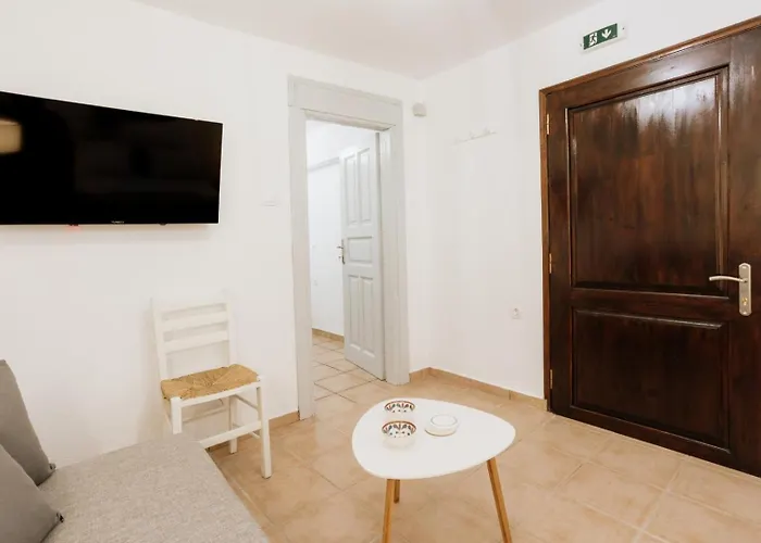 Pelion Mare Near The Sea Daire